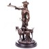 Vadász vadászkutyákkal, vadászkürttel - bronz szobor képe