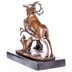 Szarvas, vadászkutyákkal - bronz szobor képe