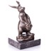 Nyúl kosárral - bronz szobor képe
