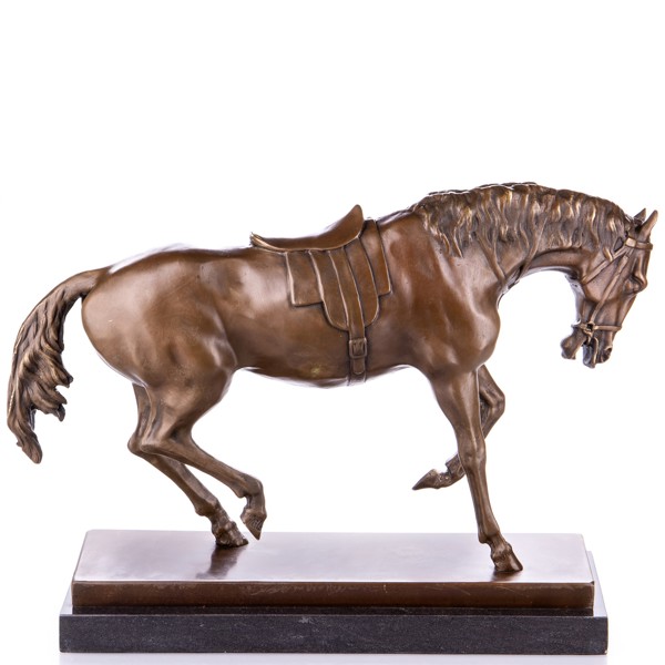 Felnyergelt ló - bronz szobor képe