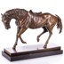 Felnyergelt ló - bronz szobor képe
