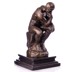 Gondolkodó - bronz szobor márványtalpon képe