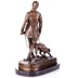 Vadász vadászkutyával - bronz szobor márványtalpon képe