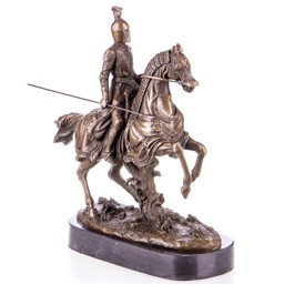 Lovag lovon - bronz szobor képe