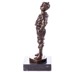 Fütyülő fiú - bronz szobor képe