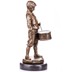 Fiú dobbal - bronz szobor képe