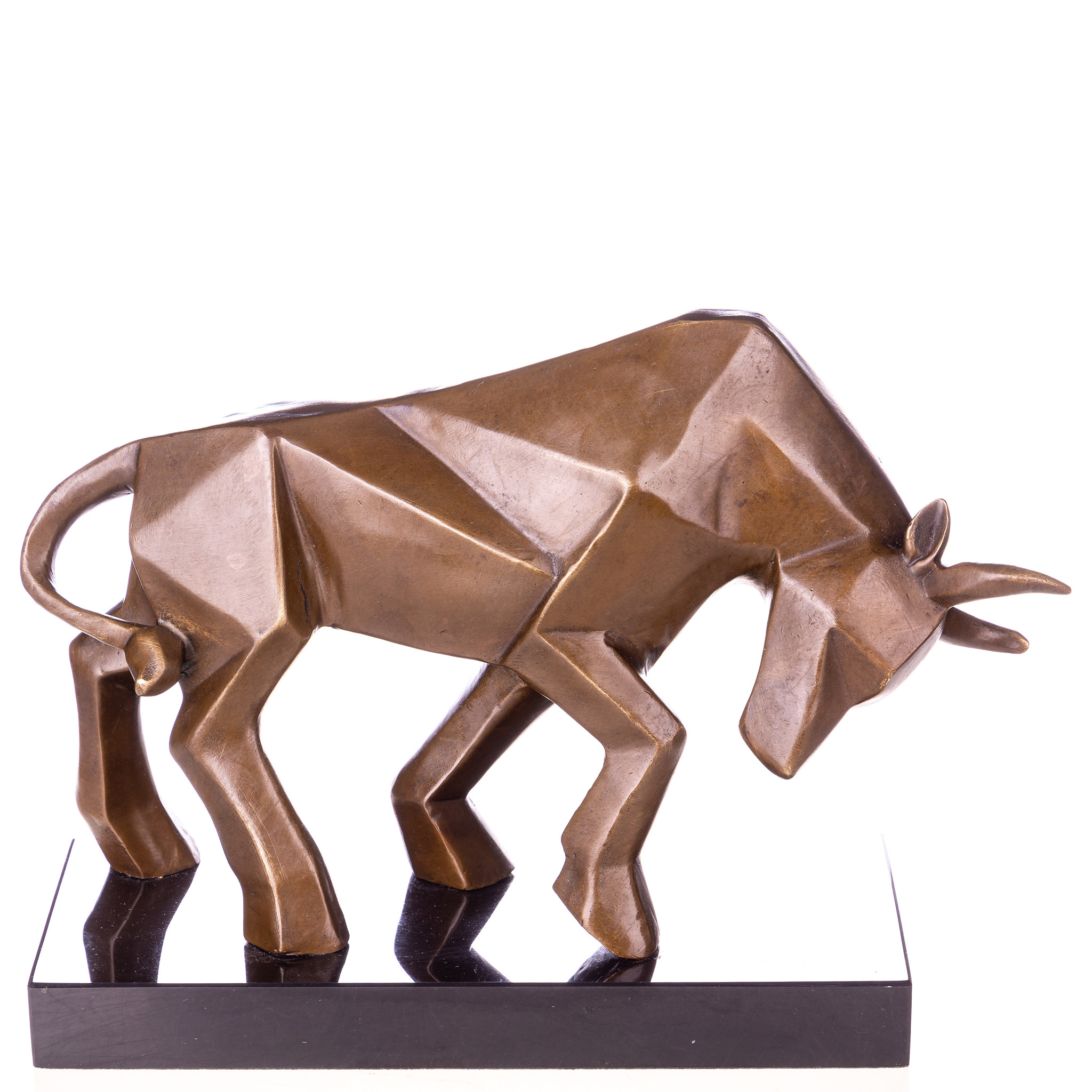 Kubista bika - modern bronz szobor